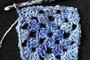 How to Crochet a Simple Granny Square