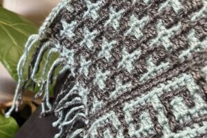 The Plus Side – Overlay Mosaic Afghan Strip – August – Monthly Mosaic Mystery CAL – FREE Chart
