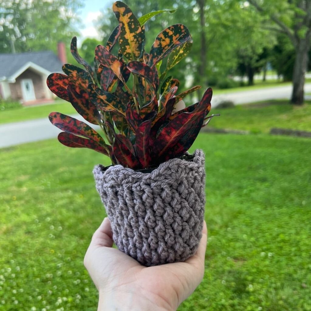 Cozy Alpine Stitch Plant Pot Cover