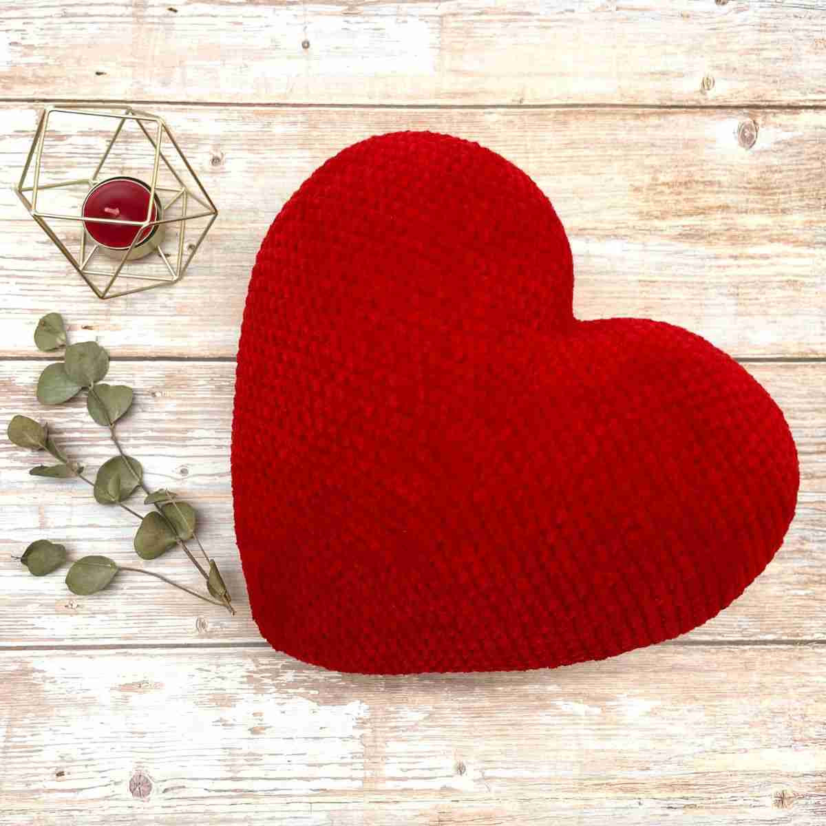Heart Pillow by Dreamee Crochet